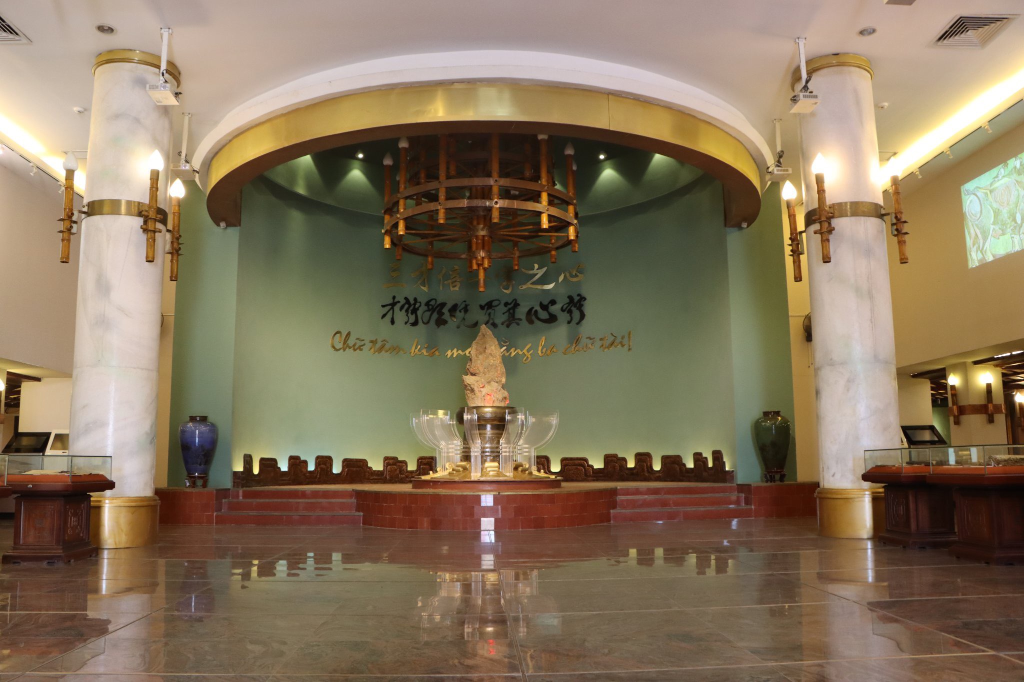 Gian khánh tiết Bảo tàng văn học Việt Nam