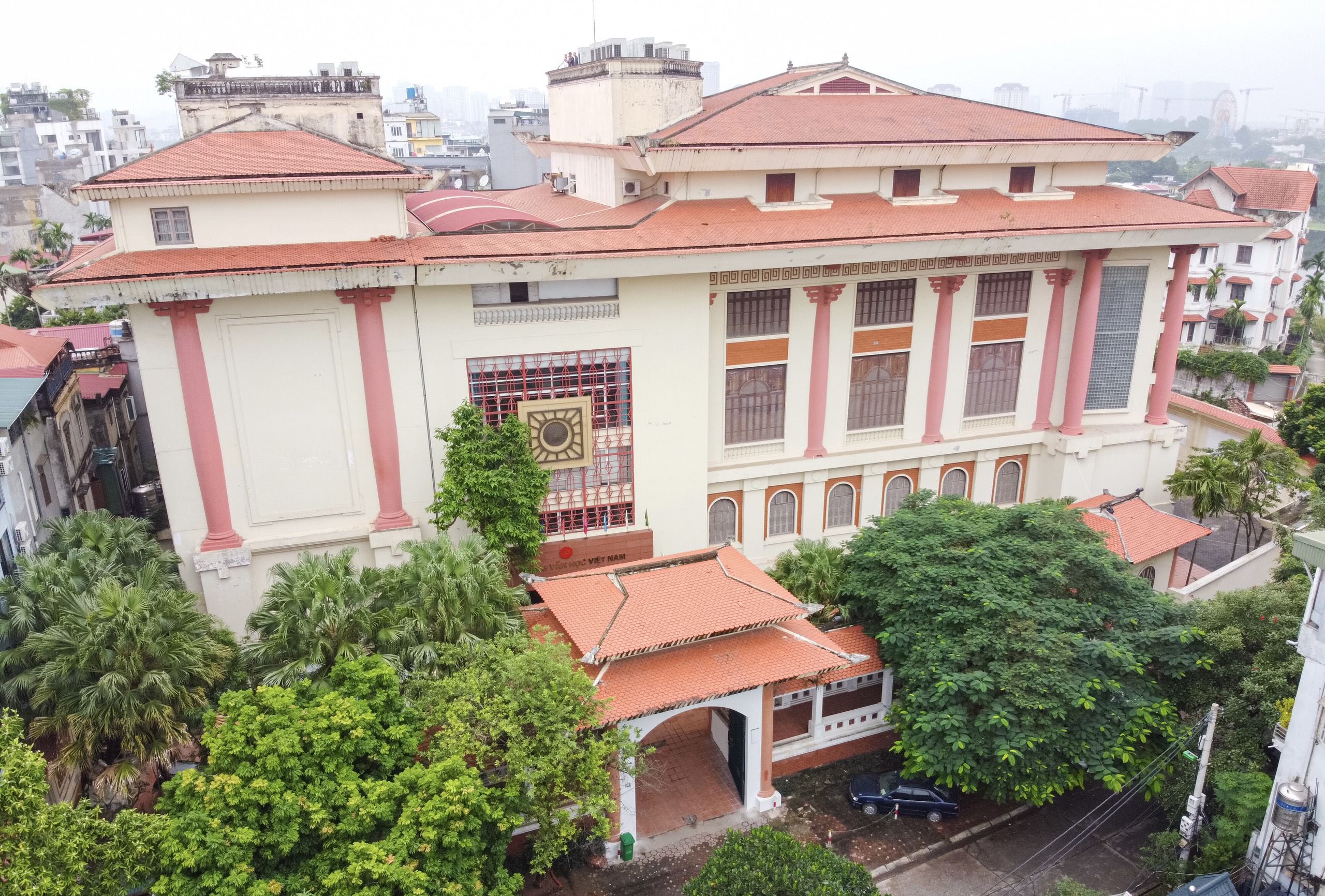 Slide Bảo tàng văn học 1