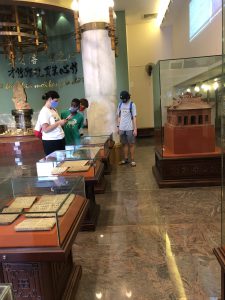 Khách quốc tế tham quan tại BTVHVN