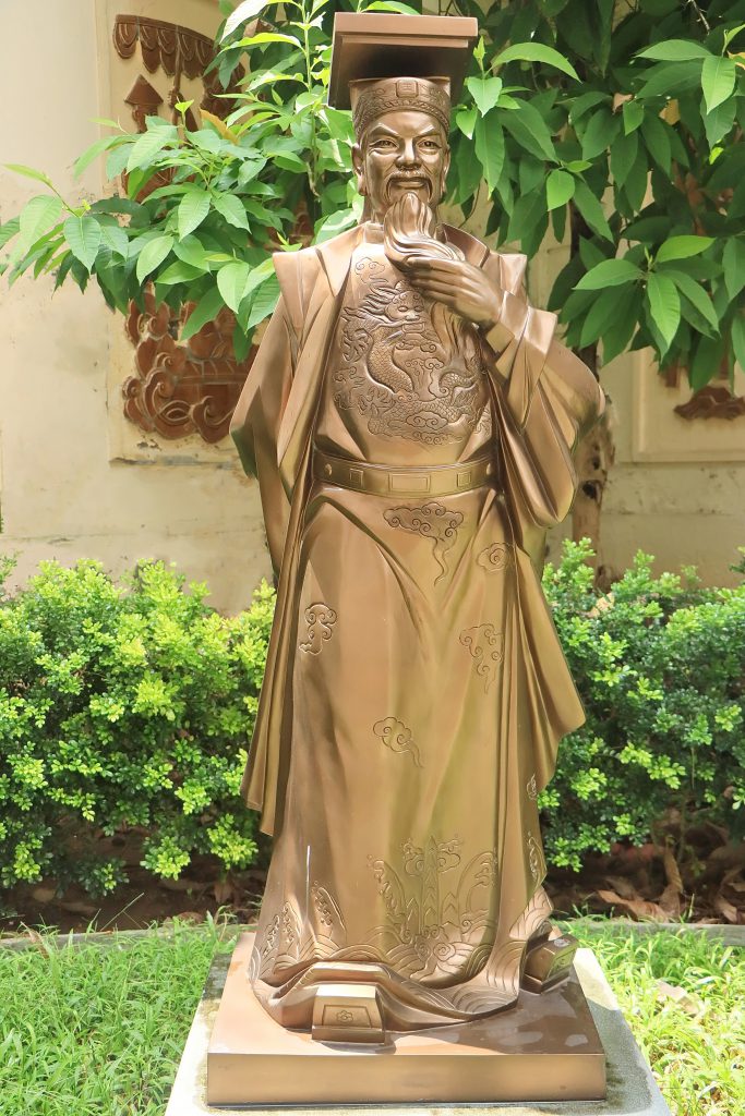 Tượng Vua Lê Thánh Tông Bảo tàng Văn học Việt Nam